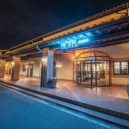 Hotel Boccaccio Calcinaia ภายนอก รูปภาพ