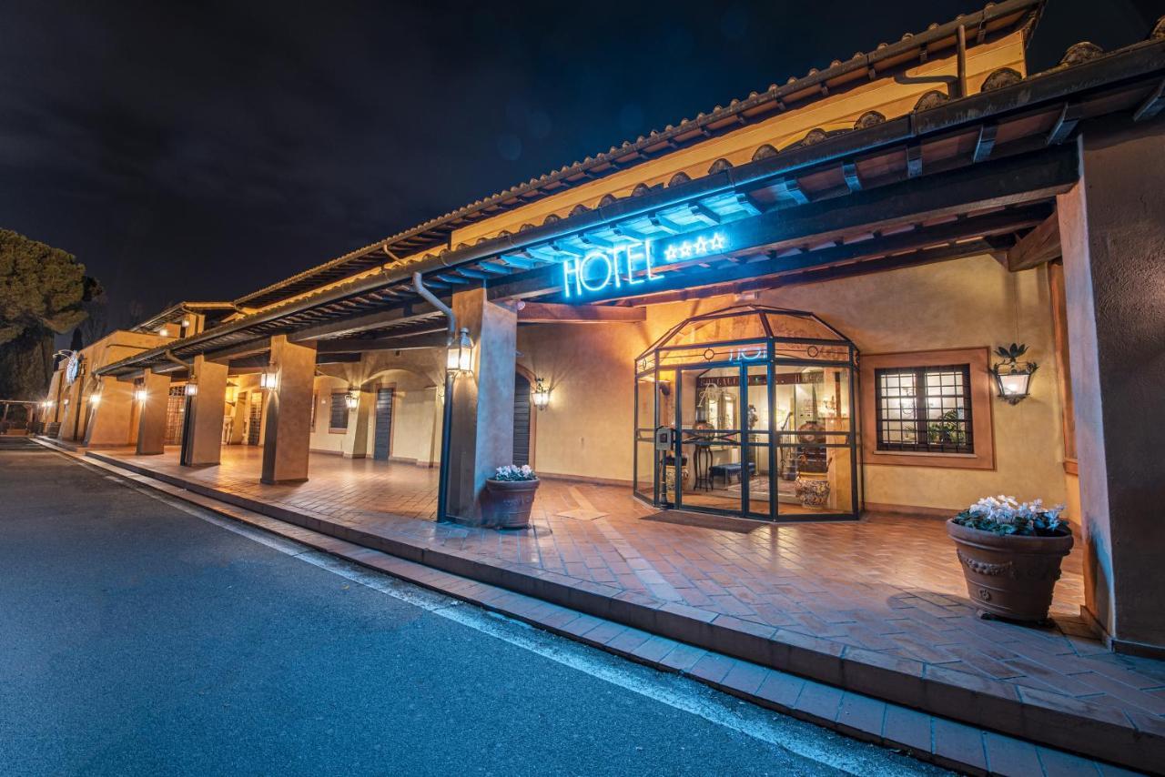 Hotel Boccaccio Calcinaia ภายนอก รูปภาพ
