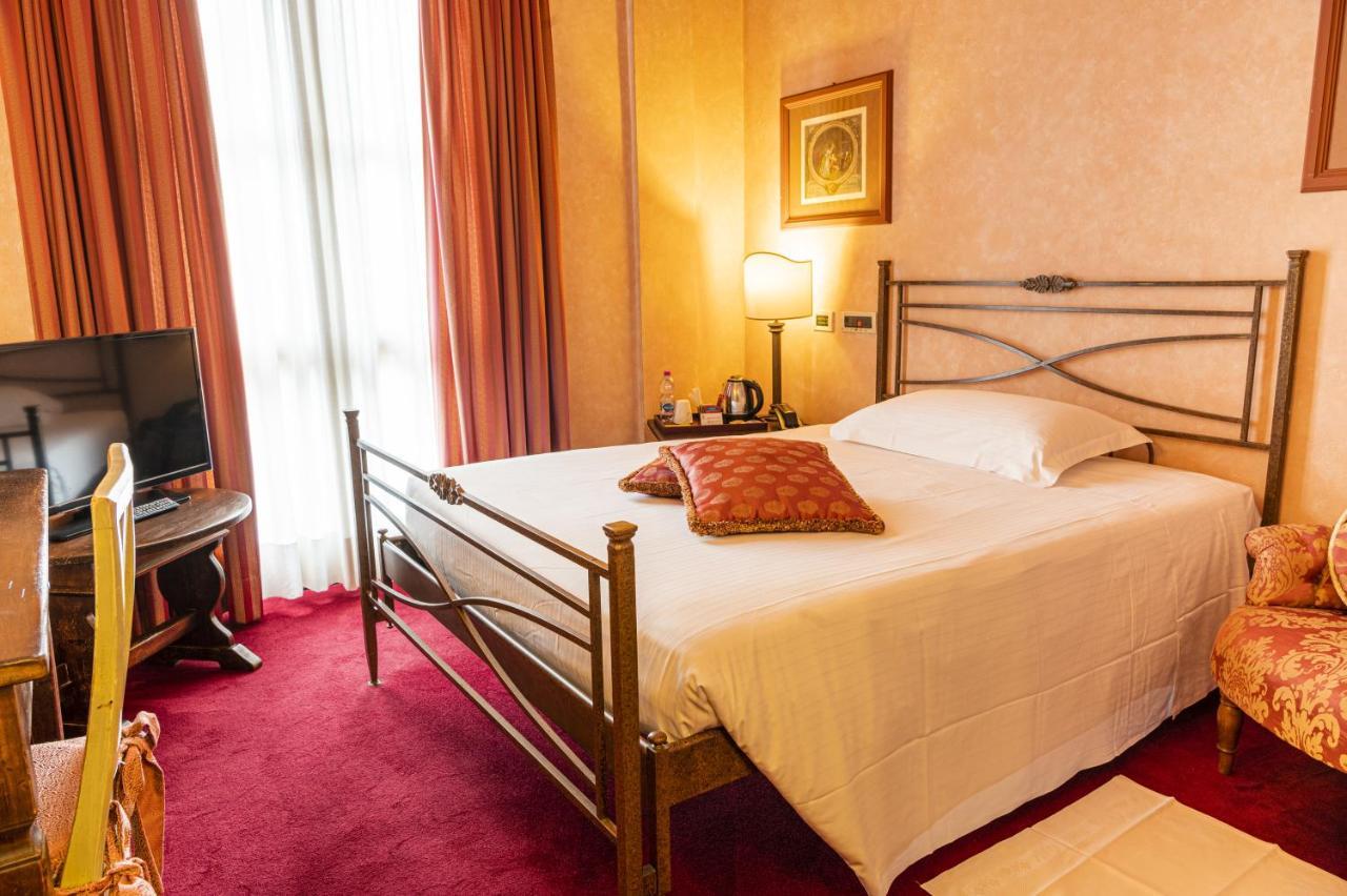 Hotel Boccaccio Calcinaia ภายนอก รูปภาพ