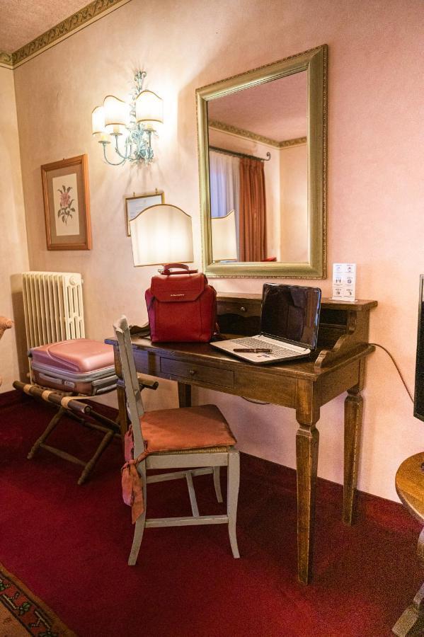 Hotel Boccaccio Calcinaia ภายนอก รูปภาพ