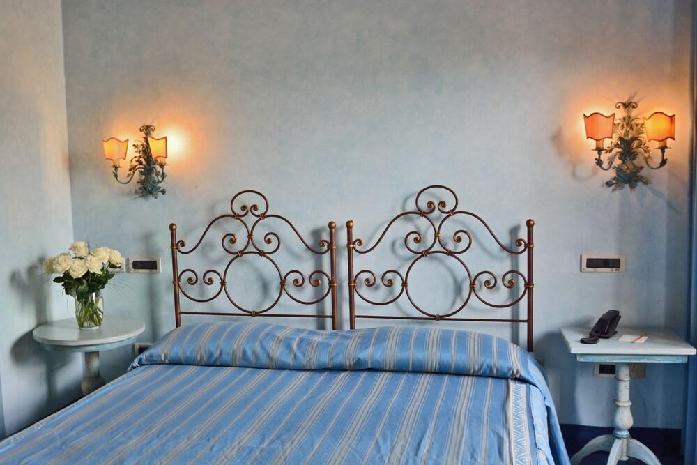 Hotel Boccaccio Calcinaia ภายนอก รูปภาพ
