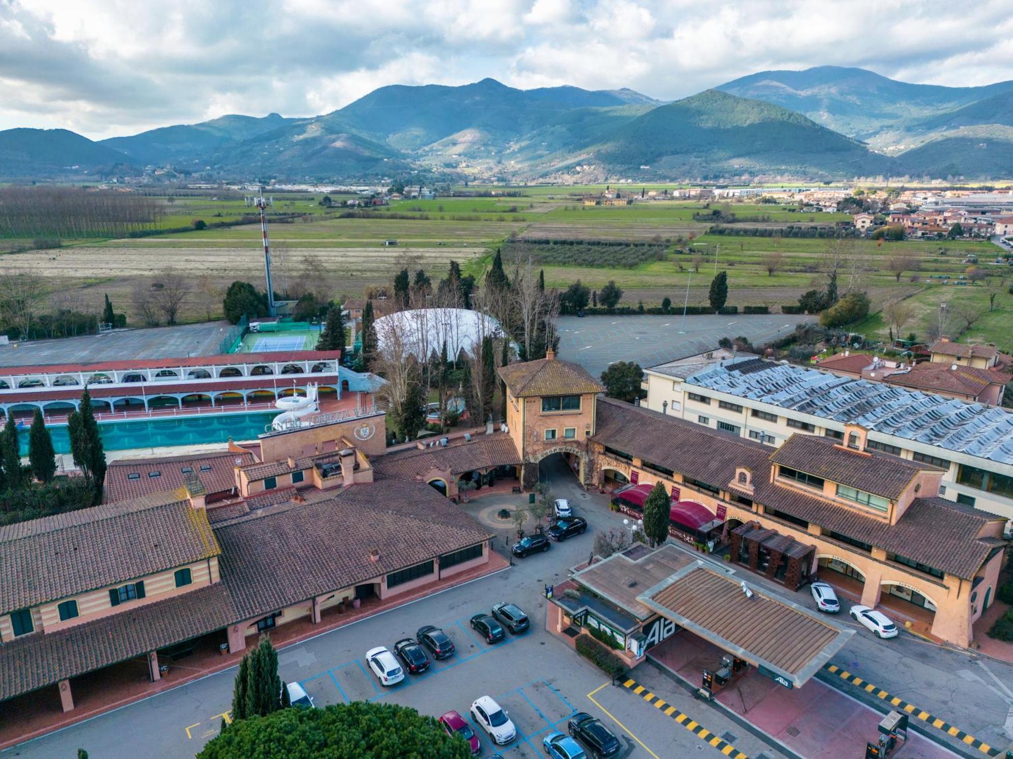 Hotel Boccaccio Calcinaia ภายนอก รูปภาพ