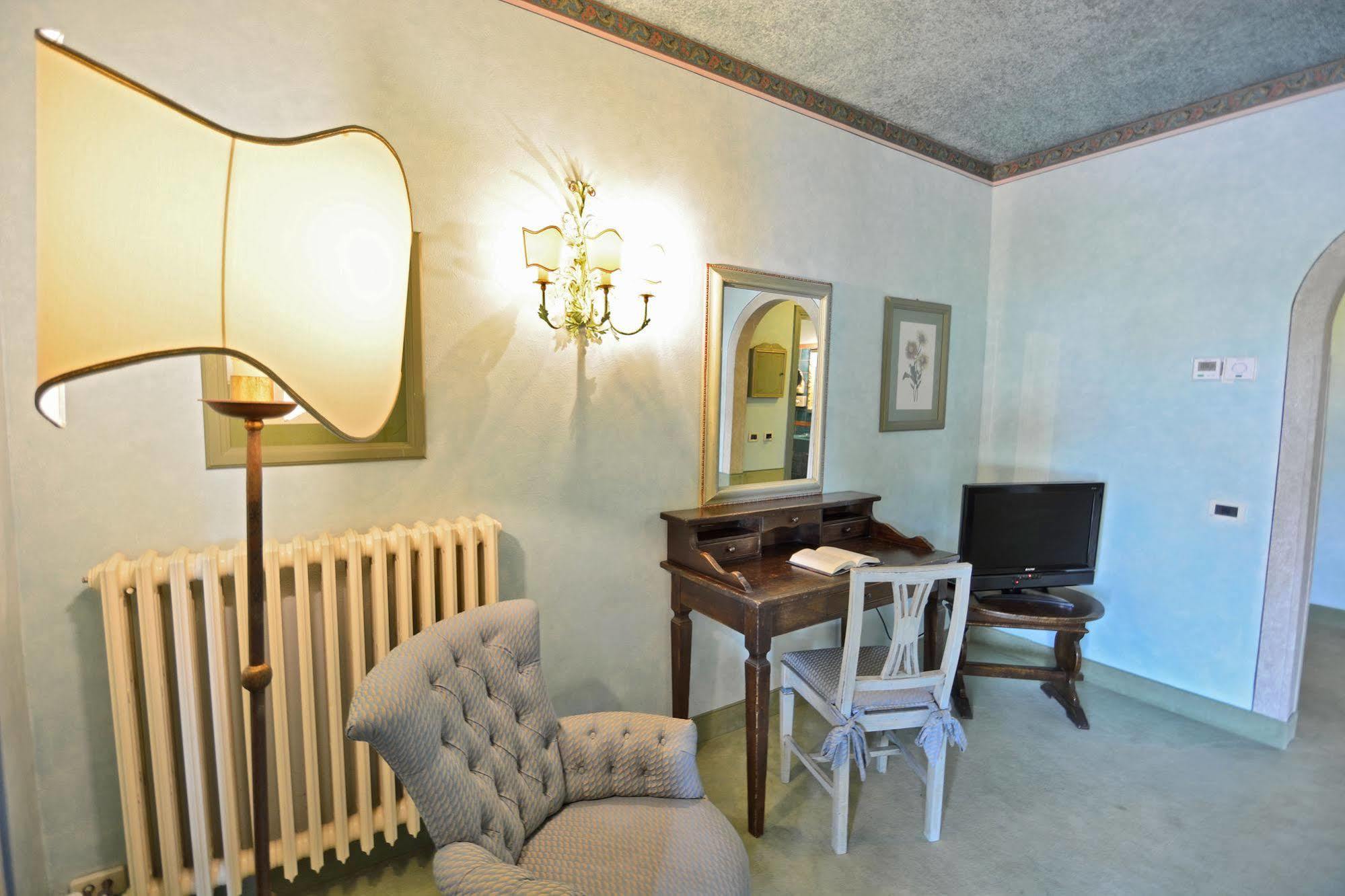 Hotel Boccaccio Calcinaia ภายนอก รูปภาพ