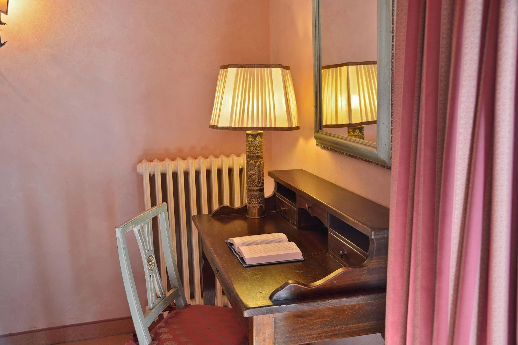 Hotel Boccaccio Calcinaia ภายนอก รูปภาพ